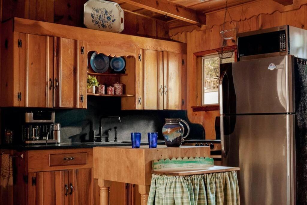 Twin Pines Casita - Big Yard, View, Porch, Hot Tub, & Charm Villa Рюидозо Екстериор снимка