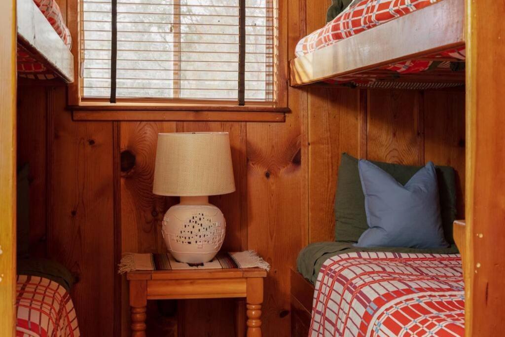Twin Pines Casita - Big Yard, View, Porch, Hot Tub, & Charm Villa Рюидозо Екстериор снимка