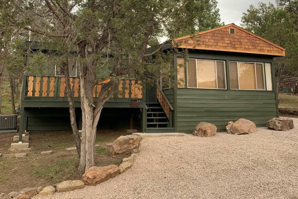 Twin Pines Casita - Big Yard, View, Porch, Hot Tub, & Charm Villa Рюидозо Екстериор снимка